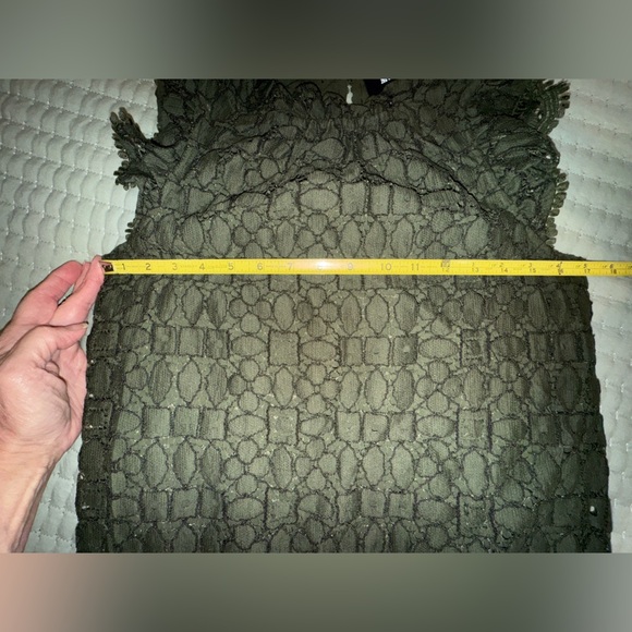 Maeve by Anthropologie Eyelet Flutter Sleeve Top. Forest Green  Size 0. EUC - Picture 3 of 12